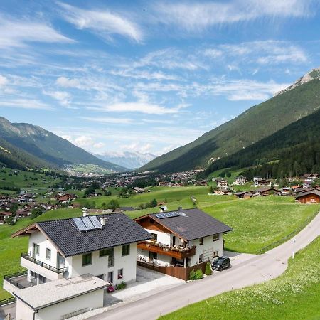 Lovely Apartment In Neustift Im Stubaital With Mountain View Exteriör bild